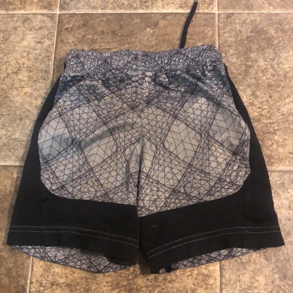 Little boys Nike basketball shorts - Picture 5 of 5